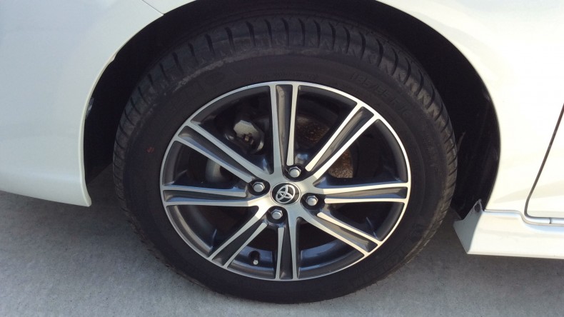 タイヤホイール前