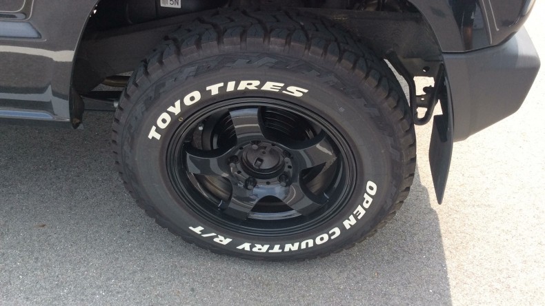 タイヤホイール前