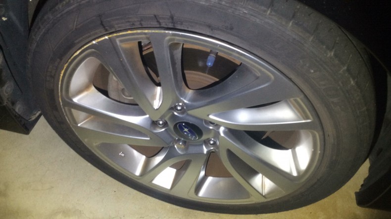 タイヤホイール前