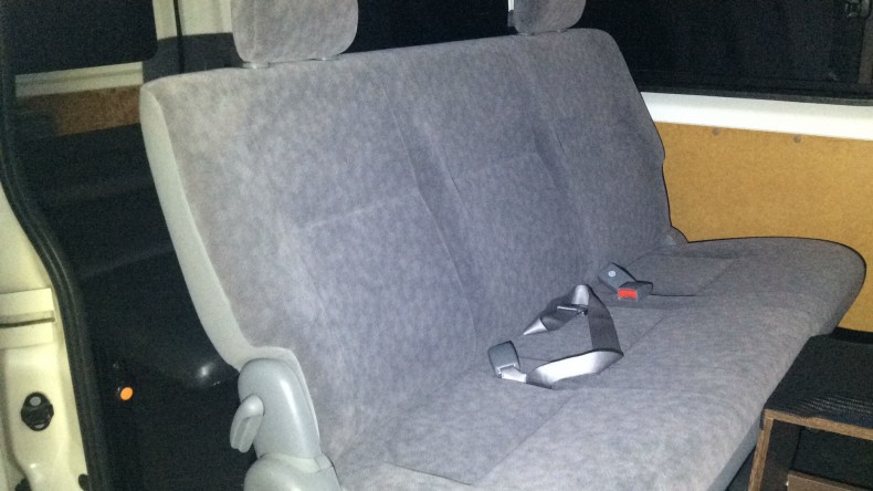 内装後方シート