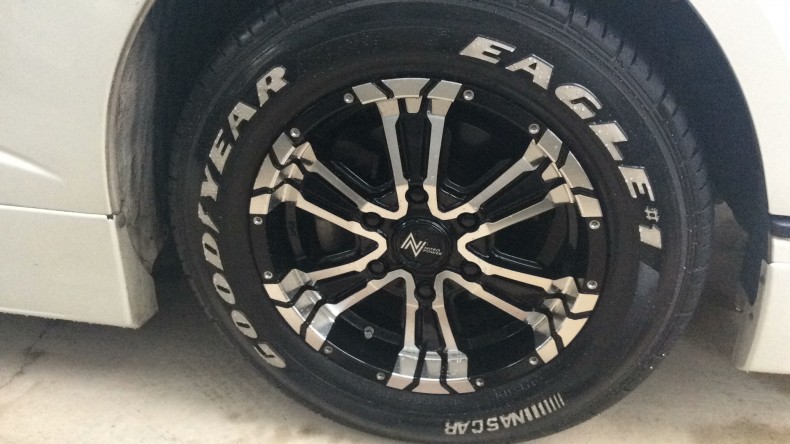 タイヤホイール前