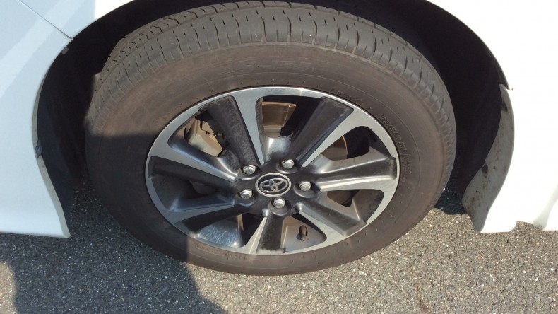 タイヤホイール前