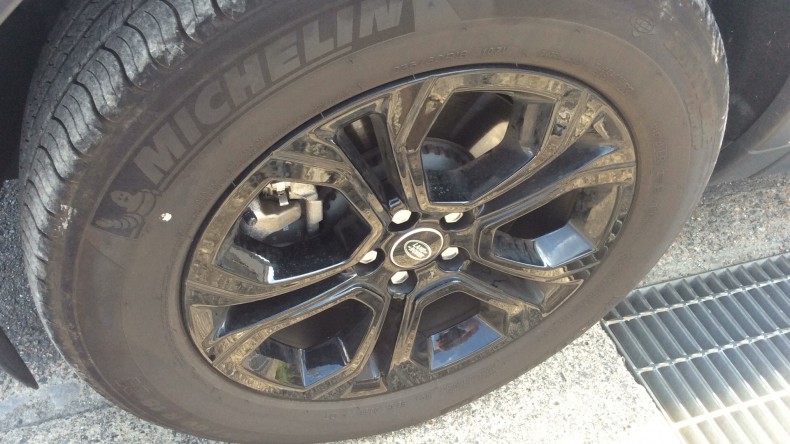 タイヤホイール前