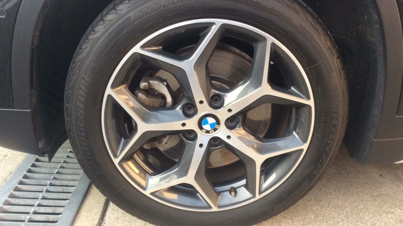 タイヤホイール前