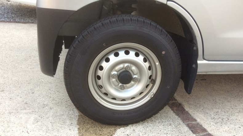 タイヤホイール前