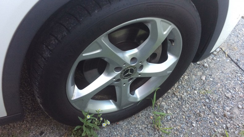 タイヤホイール前