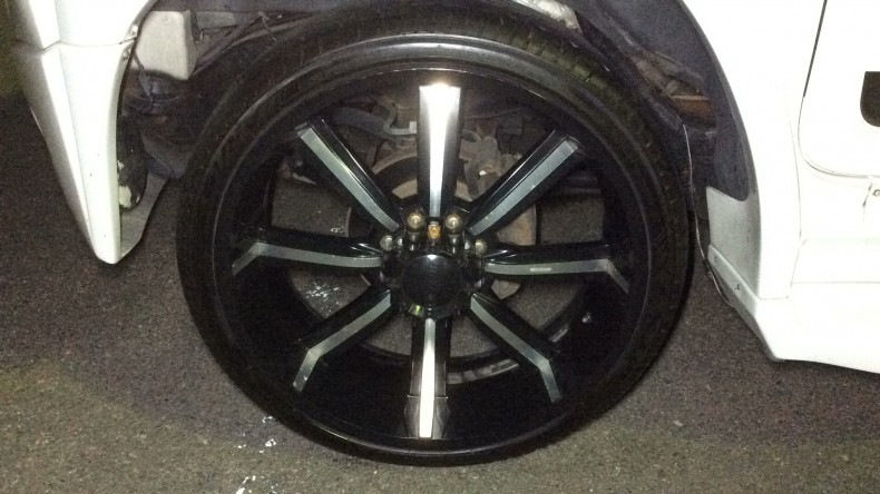 タイヤホイール前