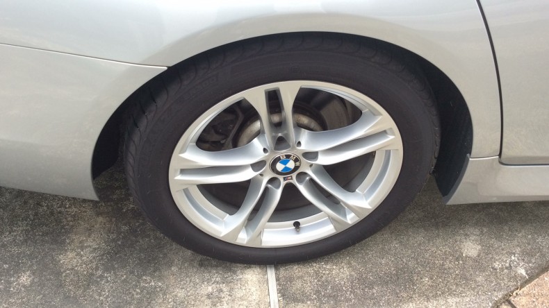 タイヤホイール前