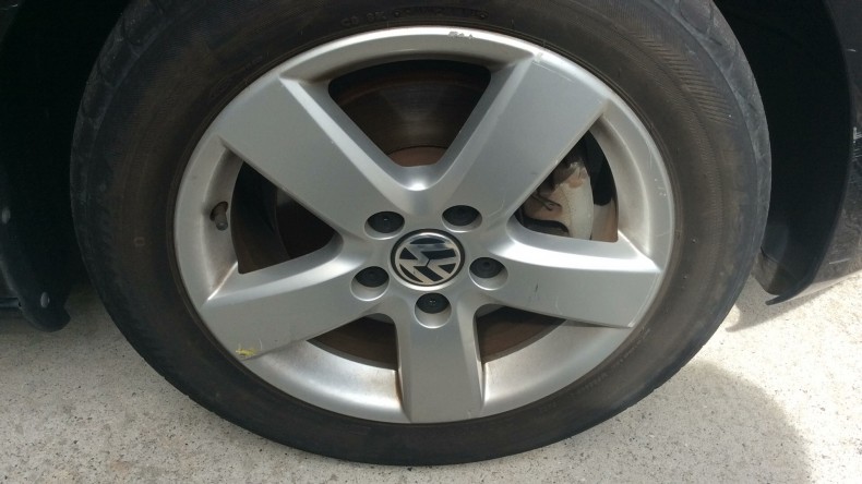 タイヤホイール前