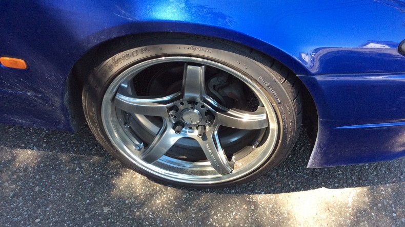 タイヤホイール前