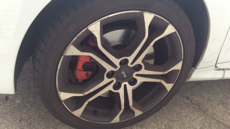 タイヤホイール前