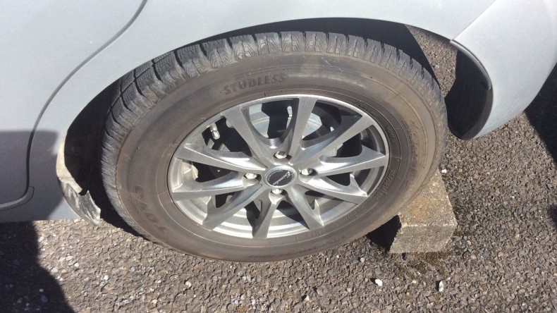 タイヤホイール前