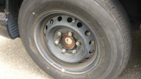 タイヤホイール前