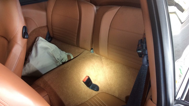 内装後方シート