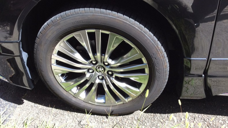 タイヤホイール前