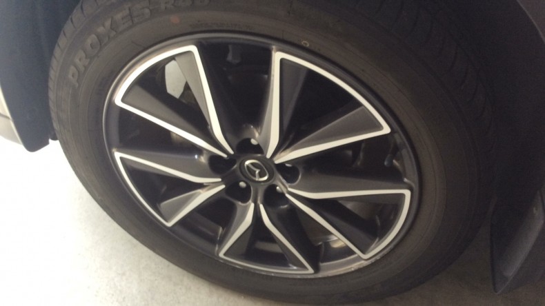 タイヤホイール前