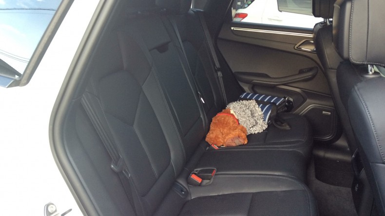 内装後方シート