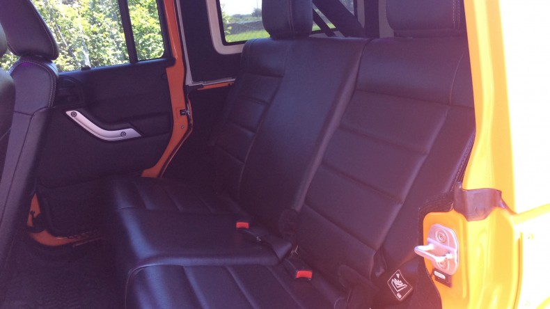 内装後方シート