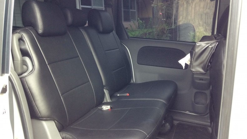 内装後方シート