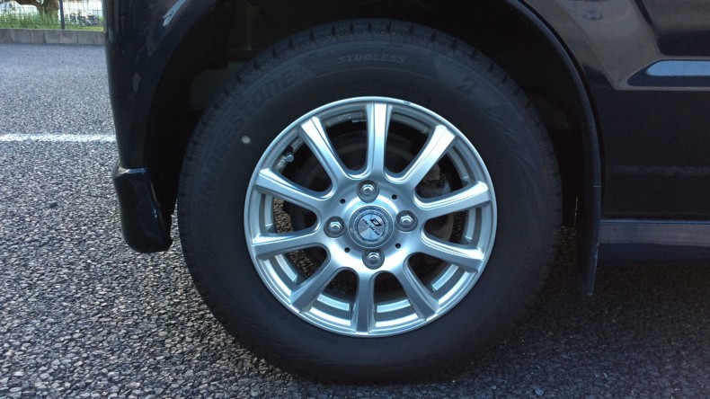 タイヤホイール前