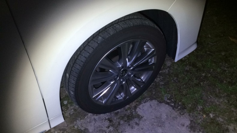 タイヤホイール前