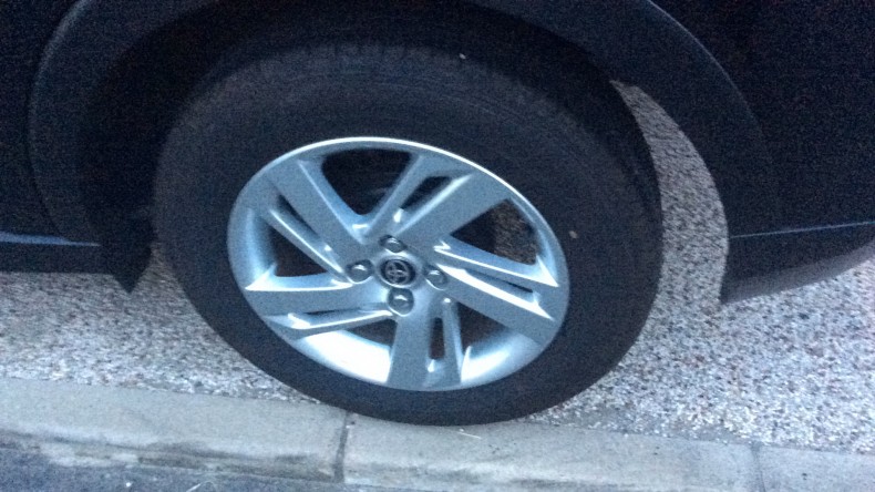 タイヤホイール前