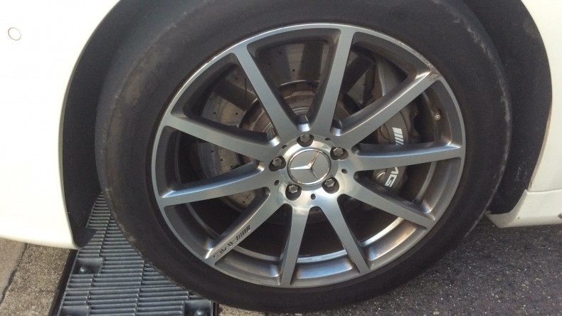 タイヤホイール前