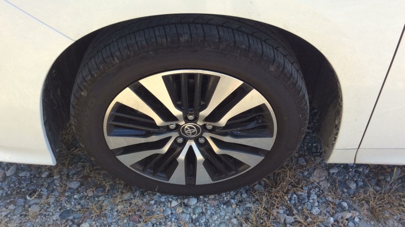 タイヤホイール前