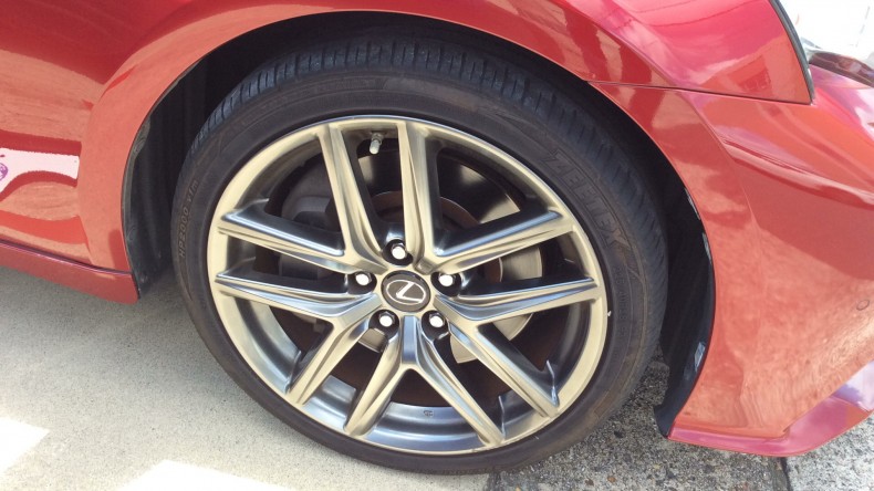 タイヤホイール前