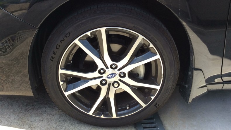 タイヤホイール前