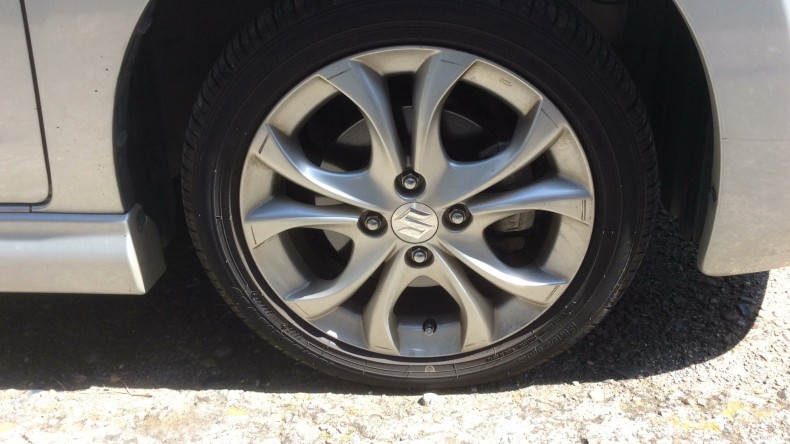 タイヤホイール前