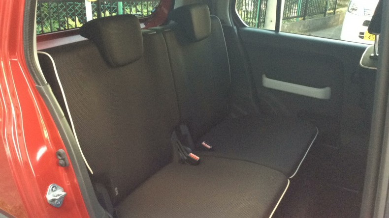 内装後方シート