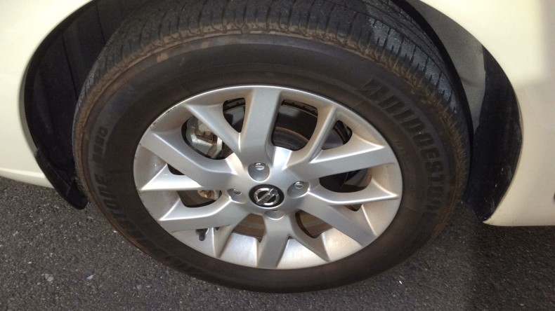 タイヤホイール前