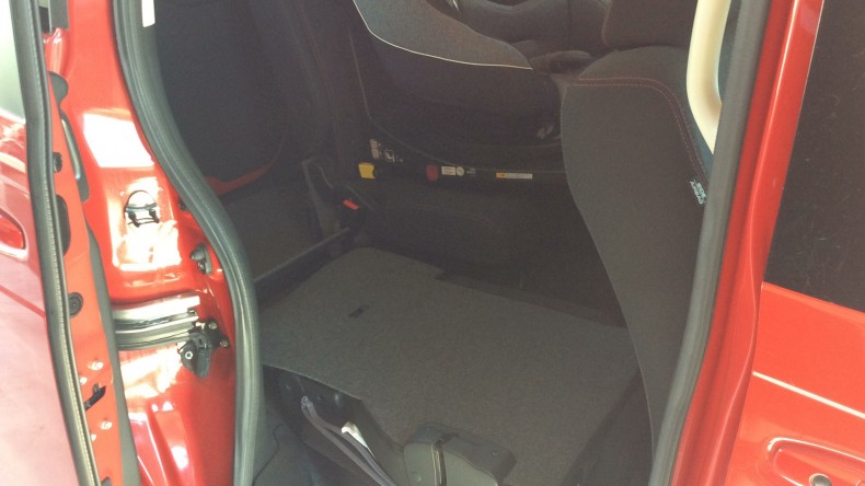 内装後方シート