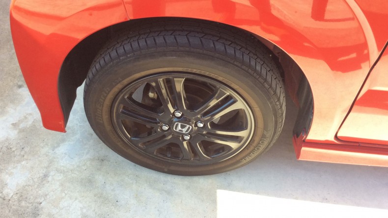 タイヤホイール前