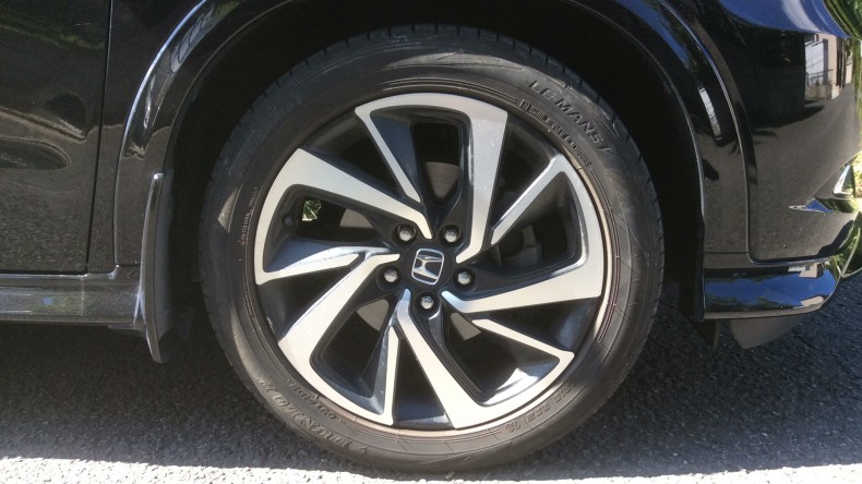 タイヤホイール前