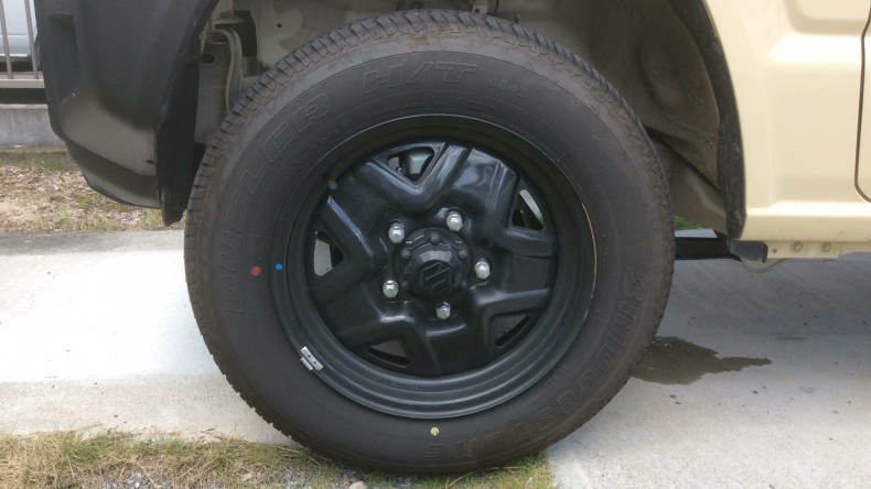 タイヤホイール前