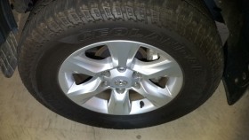 タイヤホイール前