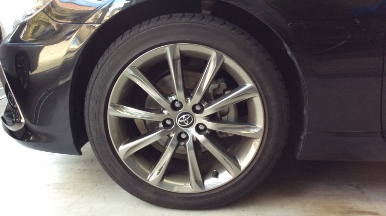 タイヤホイール前