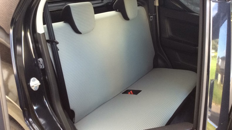 内装後方シート
