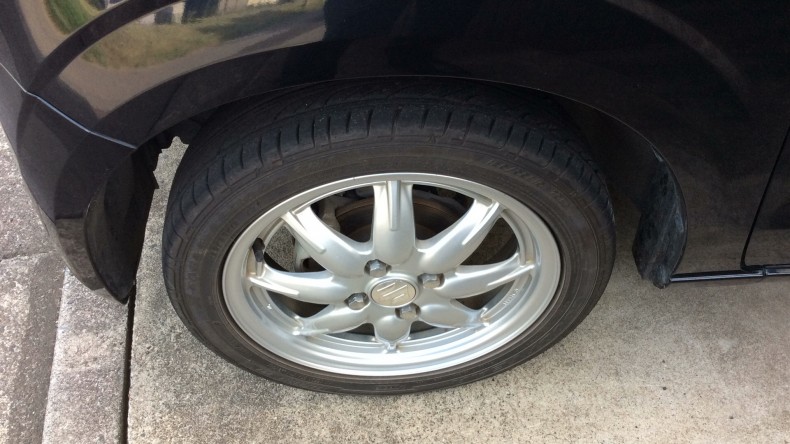 タイヤホイール前