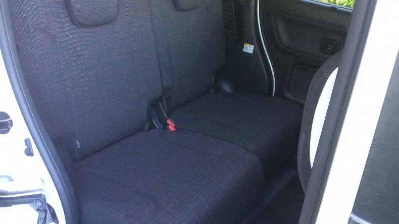 内装後方シート