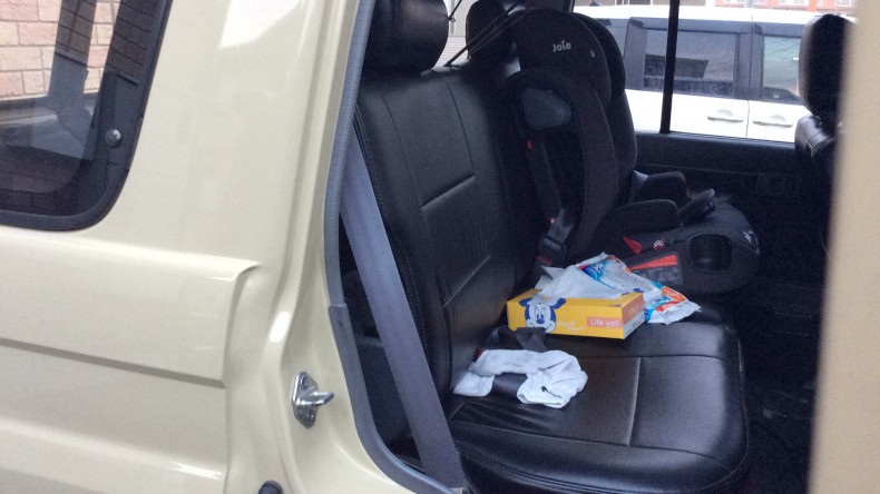 内装後方シート