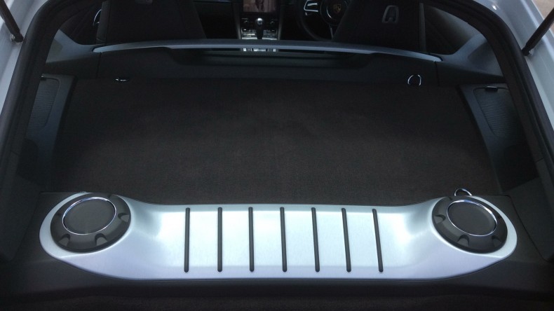 内装後方シート