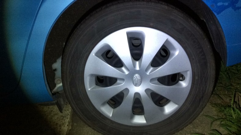 タイヤホイール前