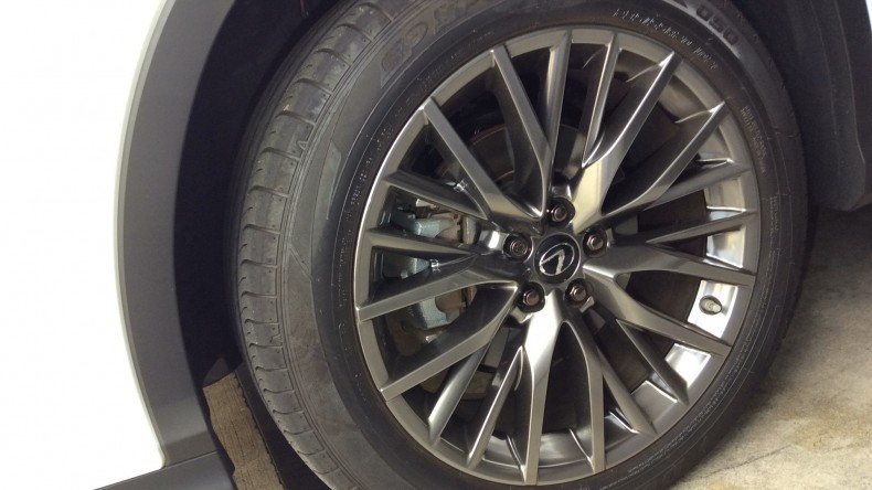 タイヤホイール前