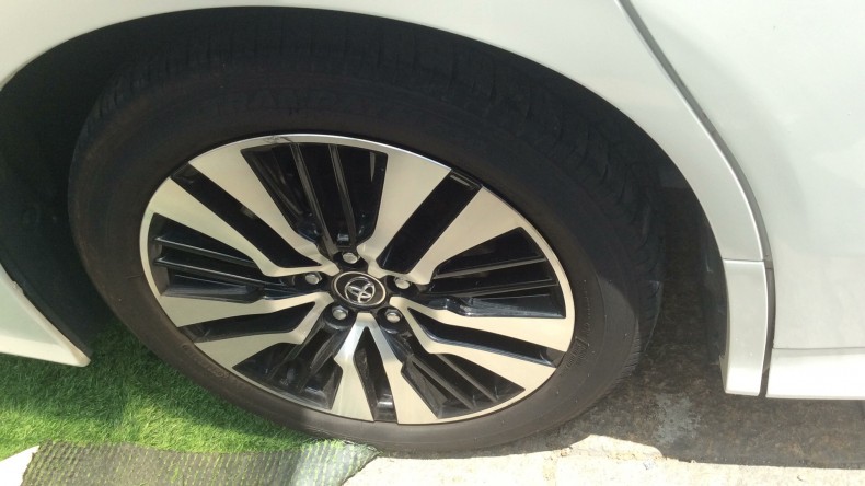 タイヤホイール前