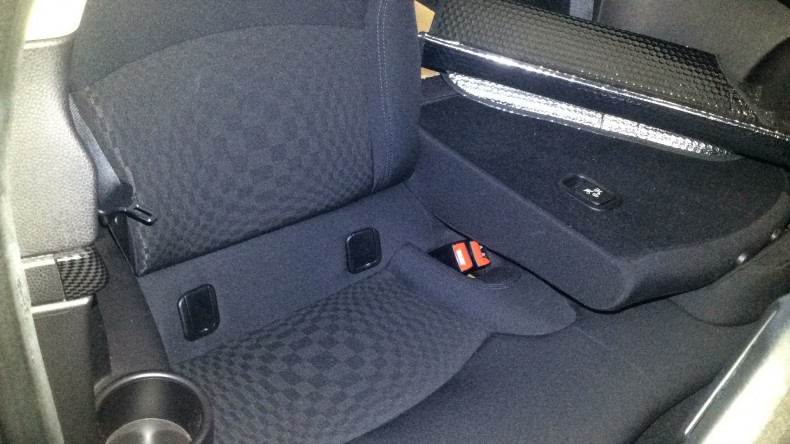 内装後方シート