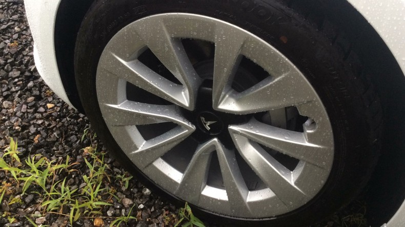 タイヤホイール前