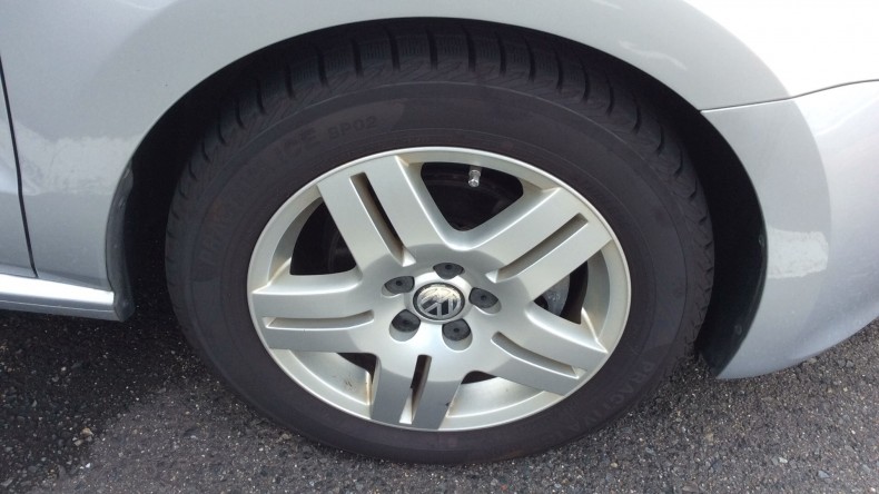 タイヤホイール前